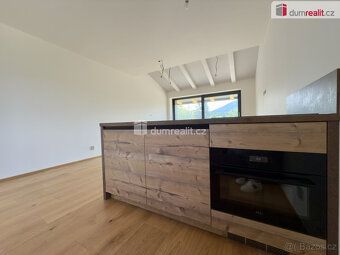 BENEFIT - New kitchen unit including appliances, garage parking space and ski storage room…