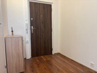 Nabízím k pronájmu byt o velikosti 2+kk (40m2), který se nac