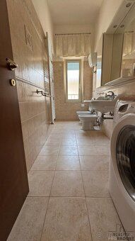 Spacious renovated apartment 3+1 just steps away from the sea