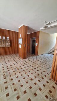 We offer for sale a modern renovated apartment with 3 rooms in Montesilvana