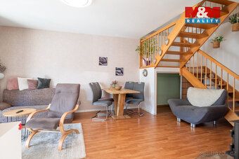 We offer for sale an above-standard equipped terraced family house