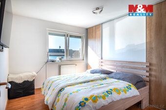 We offer for sale an above-standard equipped terraced family house