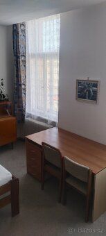 Nabízím pronájem velkého, samostatného pokoje 31m2 v centru 