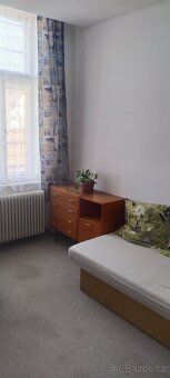 Nabízím pronájem velkého, samostatného pokoje 31m2 v centru 