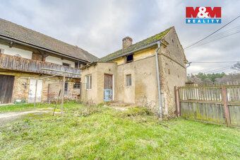 We offer for sale an attractive investment opportunity in a quiet part of the village of…