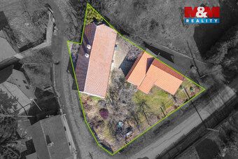 We offer for sale a detached family house in the village of Krá