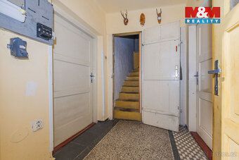 We offer for sale a detached family house in the village of Krá