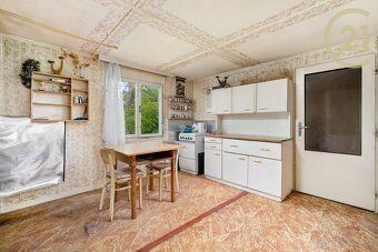 We offer for sale a cottage of 36 m² with an extensive plot