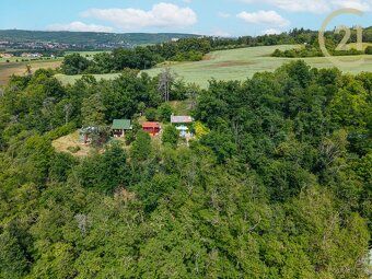 We offer for sale a cottage of 36 m² with an extensive plot