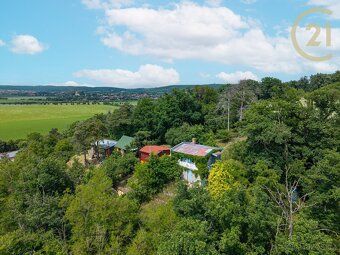 We offer for sale a cottage of 36 m² with an extensive plot