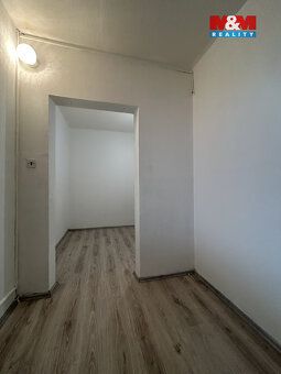 Nabízíme pronájem útulného bytu 1+kk v ulici Žežická. Tento 