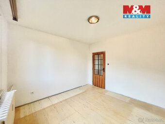 Nabízíme Vám ke koupi prostorný byt o dispozici 4+1 v osobní