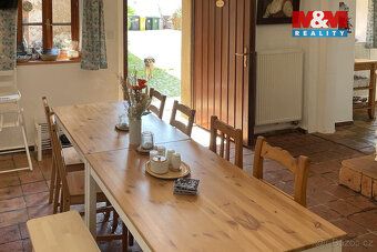 Na okraji obce Keblice, 8 km od Litoměřic, nabízíme k prodej