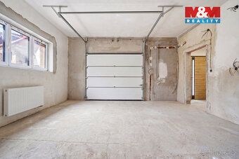 Nabízíme rodinný dům v obci Bzí, situovaný v klidném prostře
