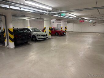 Nabízíme k prodeji garážové stání o ploše 12,5 m² v novostav