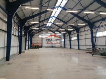 Nabízíme k pronájmu halu s o ploše 820 m2 s vestavbou kancel