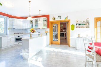 Ref #xMVD7812 Our company offers for sale a family residence with garden and impressive views…