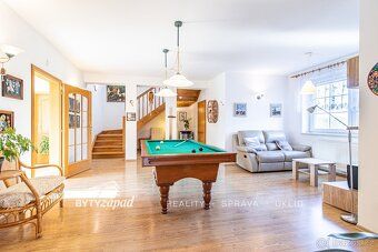 Ref #xMVD7812 Our company offers for sale a family residence with garden and impressive views…