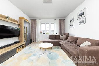 We offer for sale an ideal share of 1/4 family house with layout