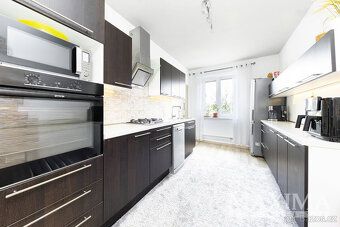 We offer for sale an ideal share of 1/4 family house with layout