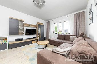 We offer for sale an ideal share of 1/4 family house with layout