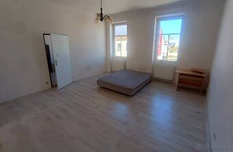 Nabízíme k dlouhodobému pronájmu byt v 1.patře řadového domu