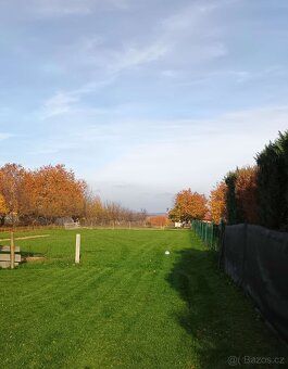 Nabídka rozlehlé 2386 m2 stavební parcely na okraji Městyse 