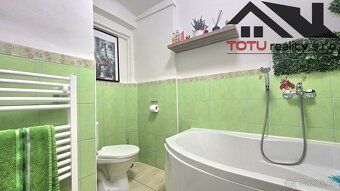 We offer for sale a 4+1 apartment unit in the village of Kuks, district T