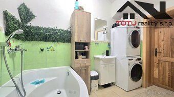 We offer for sale a 4+1 apartment unit in the village of Kuks, district T