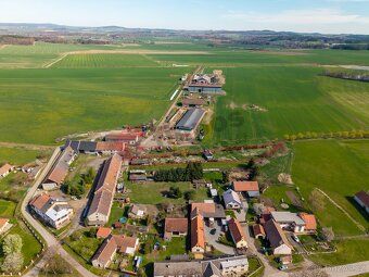 Nabízíme na prodej atraktivní stavební pozemek v malebné obc