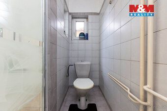 Nabízíme prostorný rodinný dům typu vila se dvěma samostatný