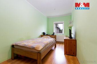 Nabízíme prostorný rodinný dům typu vila se dvěma samostatný
