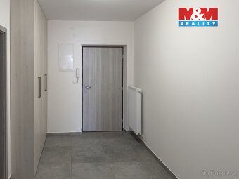 Nabízím k pronájmu prostorný byt 4+1 o užitné ploše 98 m² v 