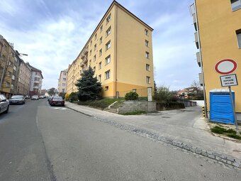 Nabízíme Vám k pronajmutí garáž, která se nachází u ulice He