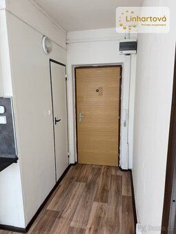 We offer exclusively for long-term rent a bright and cozy apartment of 43 sqm in Cheb on Neumannova street.