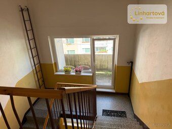 We offer exclusively for long-term rent a bright and cozy apartment of 43 sqm in Cheb on Neumannova street.
