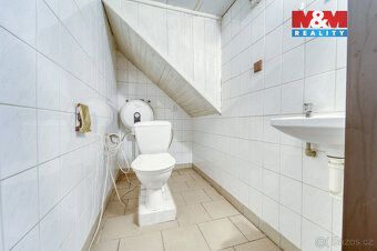 We offer for sale a unique property in the heart of the village of Stará Vráž,
