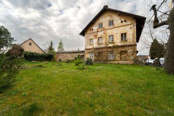 We offer for sale a former pub with its own apartment, intended