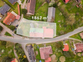 We offer for sale a former pub with its own apartment, intended