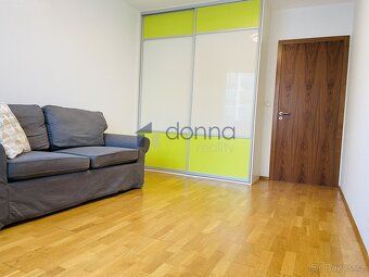 Nabízíme k pronájmu slunný byt 3+kk, o ploše 100m² s balkone