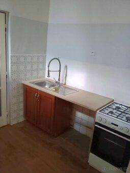 Nabízíme k pronájmu velice prostorný byt 4+1 - všechny místn