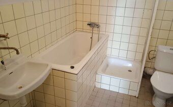 Nabízíme k pronájmu velice prostorný byt 4+1 - všechny místn