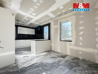 Toužíte po bydlení v přírodě s výhledem do krajiny a přitom 