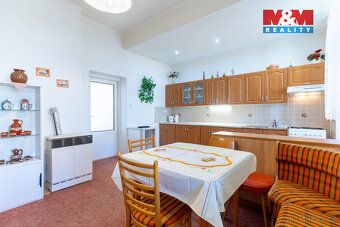Exkluzivně nabízíme k prodeji byt o dispozici 3+1 v bytovém 