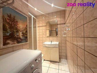 Nabízíme k pronájmu byt 2 + 1 ve 2, patře revitalizovaného p