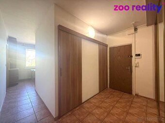 Nabízíme k pronájmu byt 2 + 1 ve 2, patře revitalizovaného p