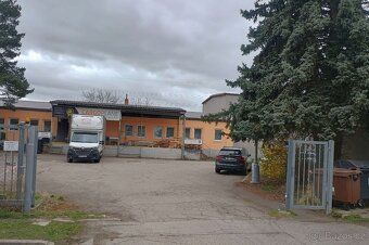 Nabízíme k pronájmu kancelář o velikosti 15 m2 v administrat