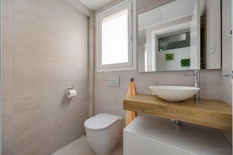 Moderní řadový dům v Aguas Nuevas s fantastickým výhledem
 Z
