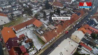 Nabízíme k prodeji přízemní rodinný dům o dispozici 3+1 v Ro