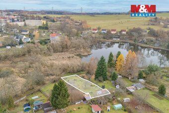Nabízíme k prodeji krásnou zahradu o výměře 878 m² v malebné